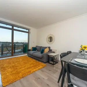 https://pass-the-keys-riverside-amazing-flat-in-london-close-to-the-o2.brighton-hotels-england.com