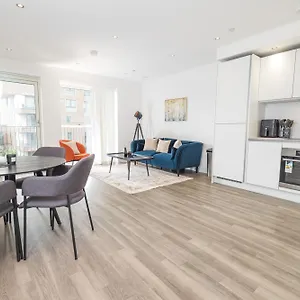 https://city-escape-royal-wharf.cambridgehotelsuk.com